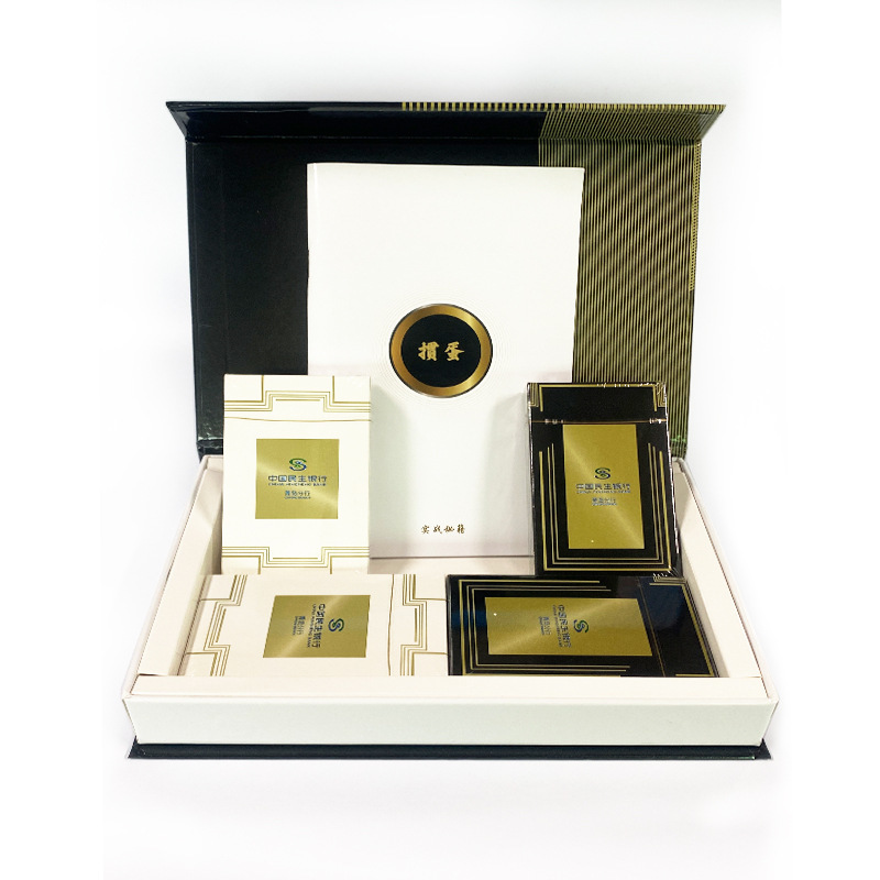 企業(yè)宣傳定做(zuò)高(gāo)檔掼蛋黑(hēi)芯紙(zhǐ)禮品撲克