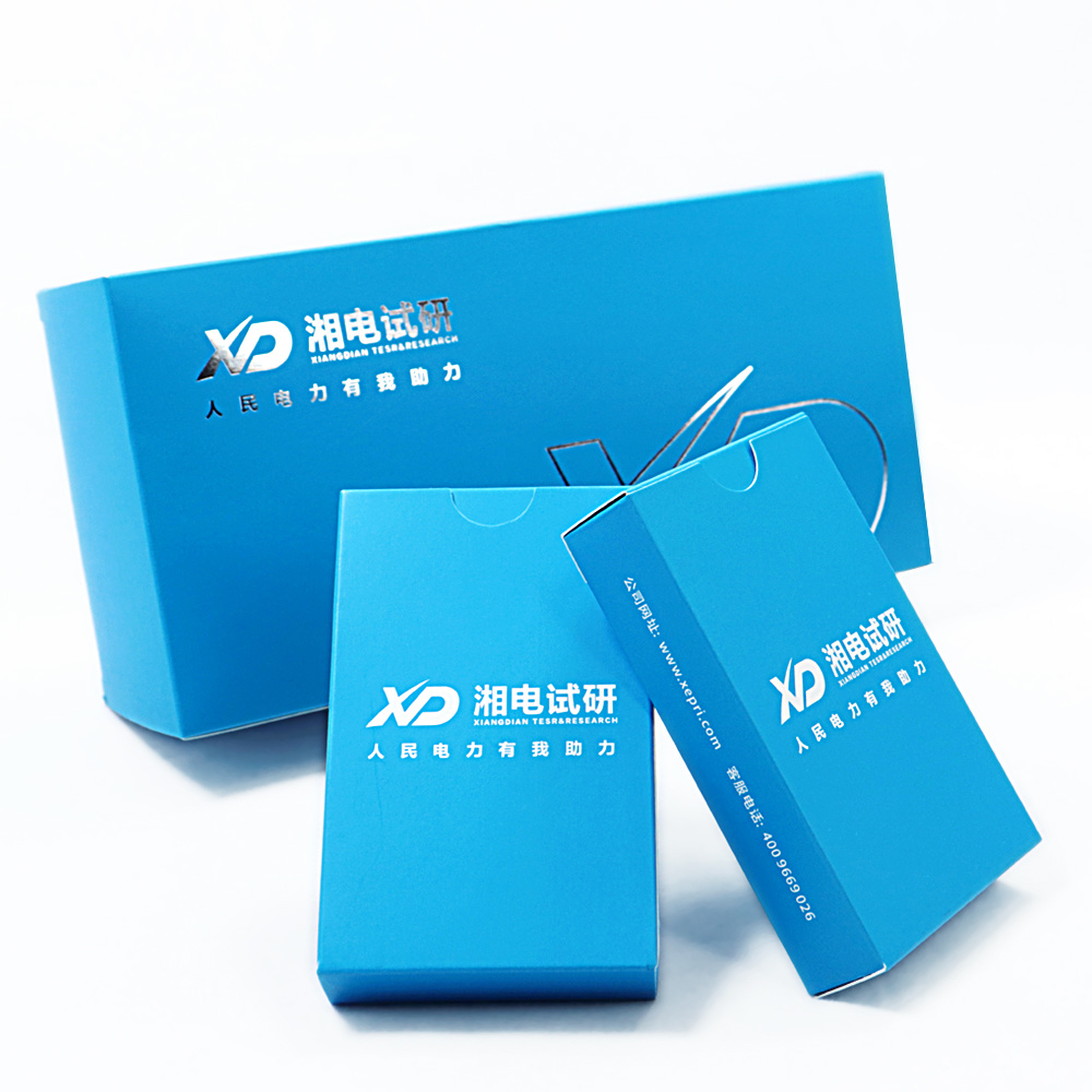 黑(hēi)芯紙(zhǐ)壓紋撲克OEM掼蛋廣告撲克訂做(zuò)