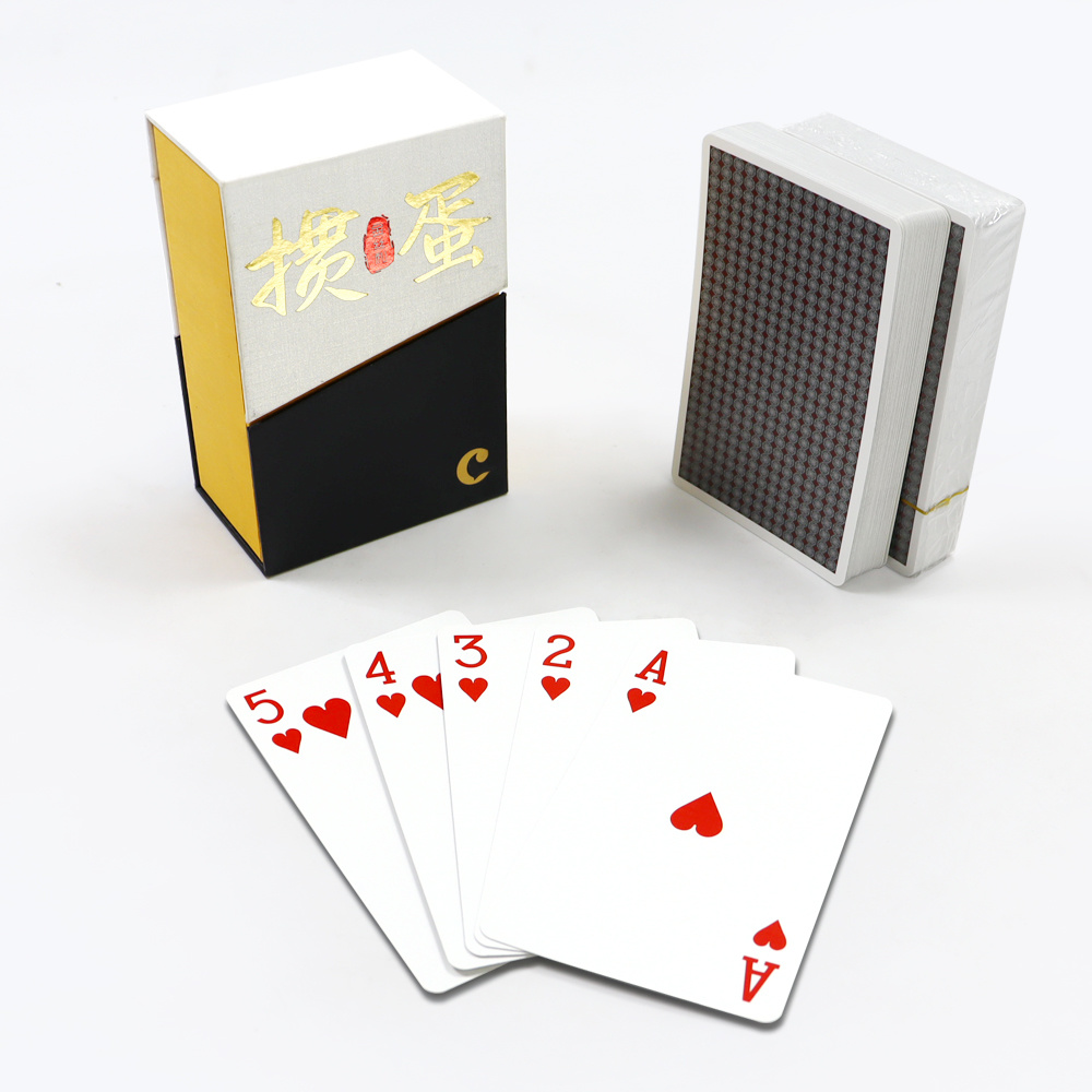 廠(chǎng)家(jiā)銀(yín)行(xíng)掼蛋撲克代加工(gōng)黑(hēi)芯紙(zhǐ)娛樂(yuè)加厚壓紋撲克紙(zhǐ)牌