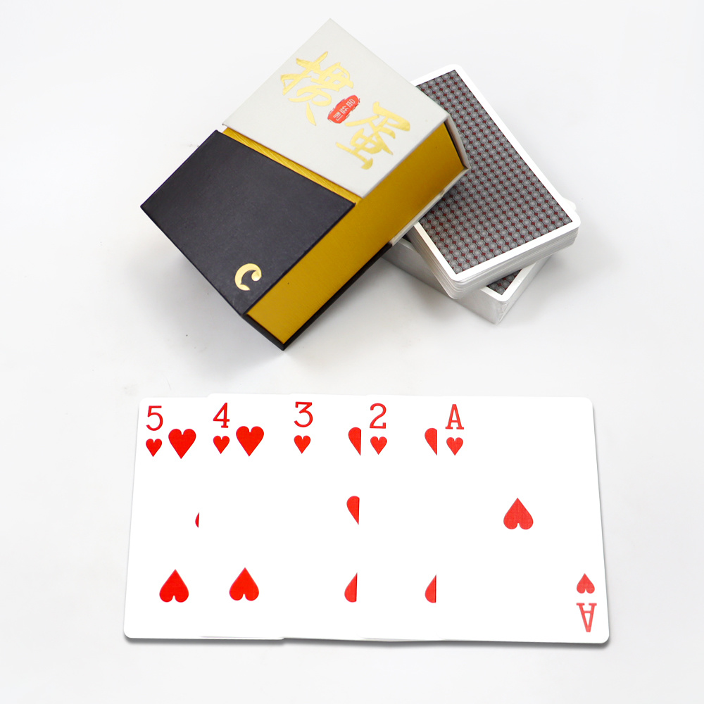 廠(chǎng)家(jiā)銀(yín)行(xíng)掼蛋撲克代加工(gōng)黑(hēi)芯紙(zhǐ)娛樂(yuè)加厚壓紋撲克紙(zhǐ)牌